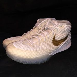 Kyrie 1 ID